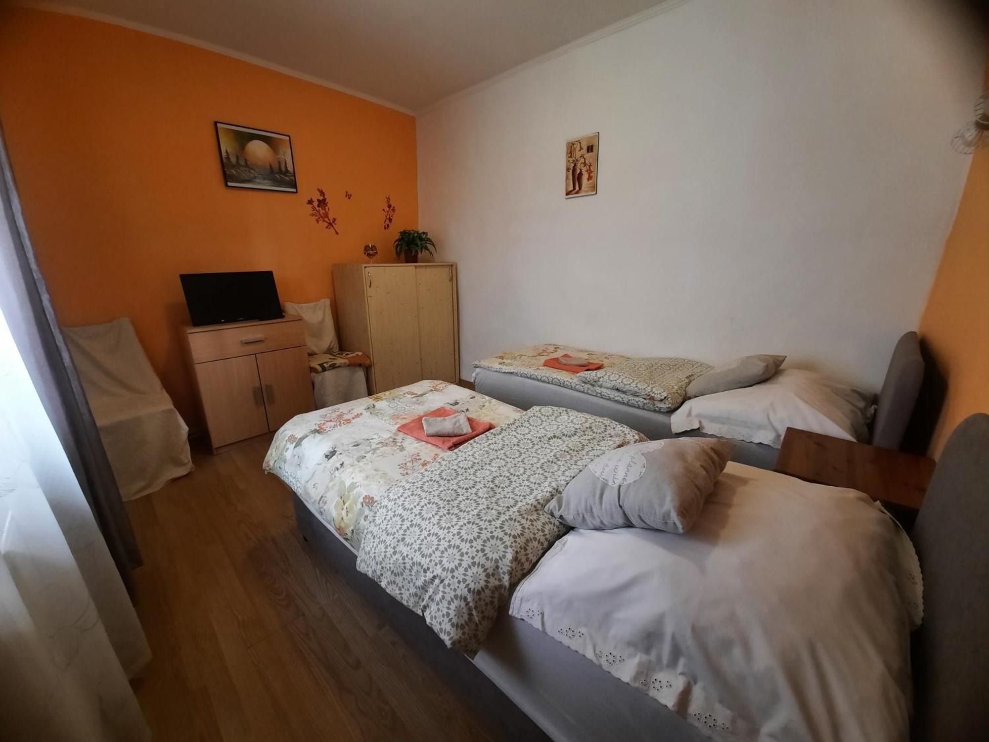 Kis Rigo Vendeghaz Hotel Salgótarján Exterior foto