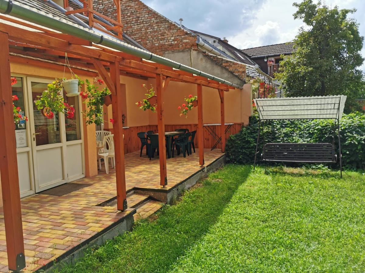 Kis Rigo Vendeghaz Hotel Salgótarján Exterior foto